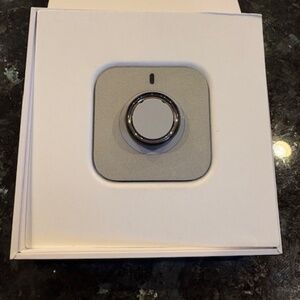 Oura Ring 4 - stealth color - size 7